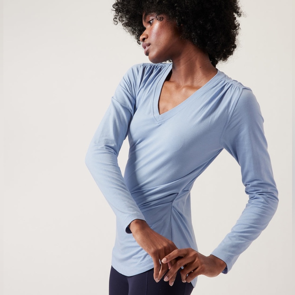 NWT ATHLETA Outbound V Neck Top in Heron Blue